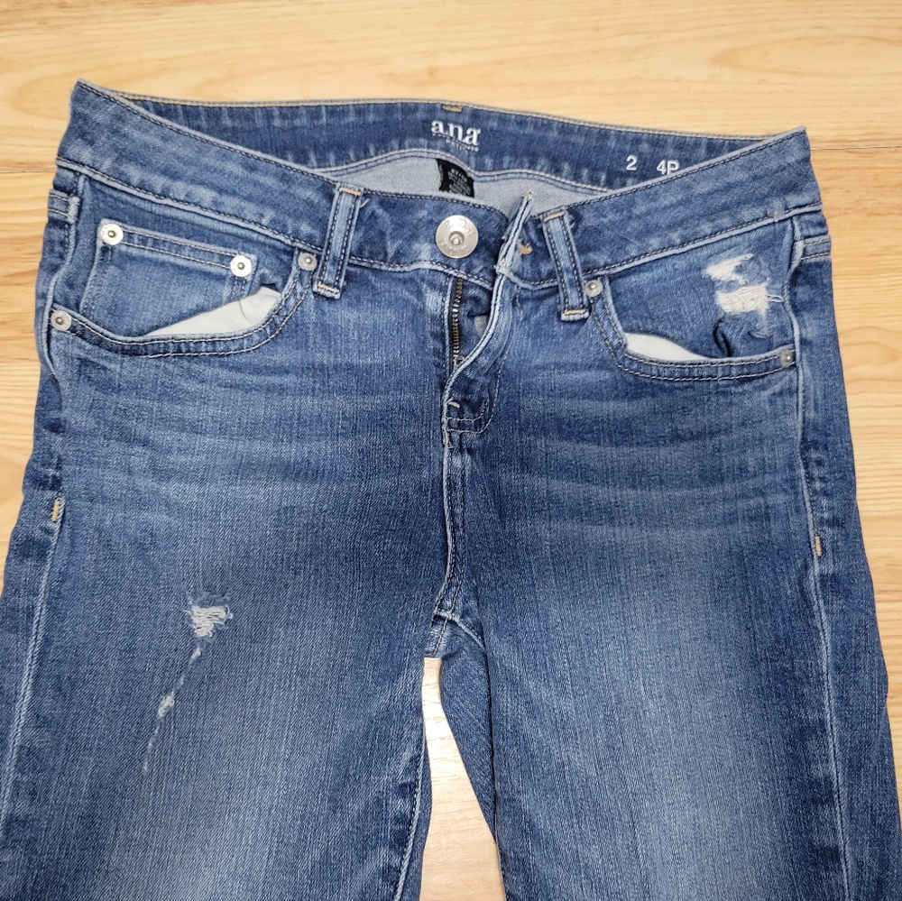 Capris - Picture 2 of 9